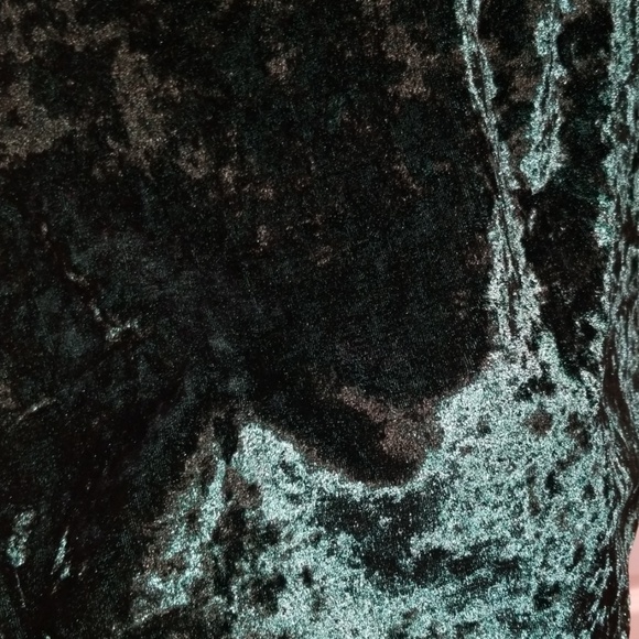 Velvet top, great with leggings - Picture 3 of 3